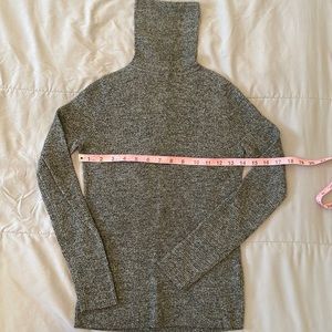 Uniqlo Merino Wool Turtleneck Sweater Heather Gray